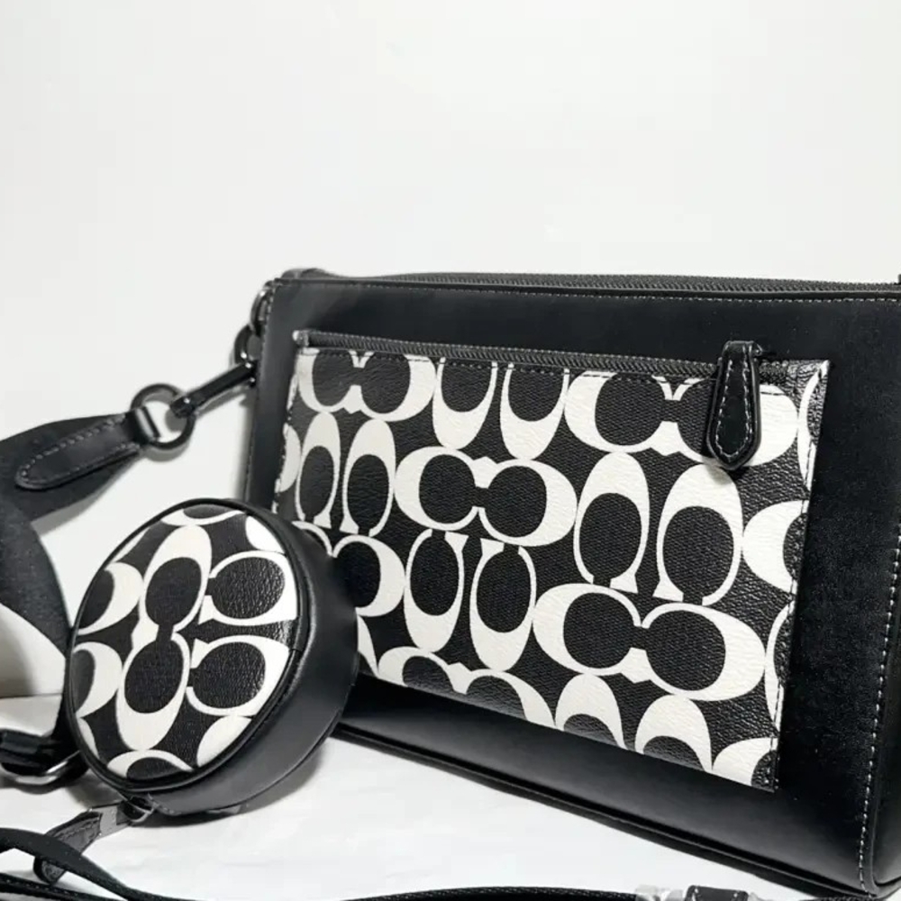 Coach Holden Crossbody In Signature Canvas CP192
